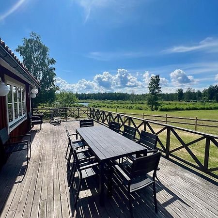 Idylliskt Hus Med Sjoeutsikt. Villa Östhammar Kültér fotó