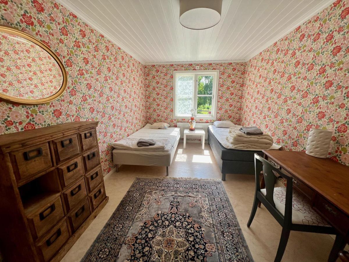 Idylliskt Hus Med Sjoeutsikt. Villa Östhammar Kültér fotó