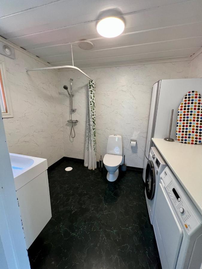 Idylliskt Hus Med Sjoeutsikt. Villa Östhammar Kültér fotó
