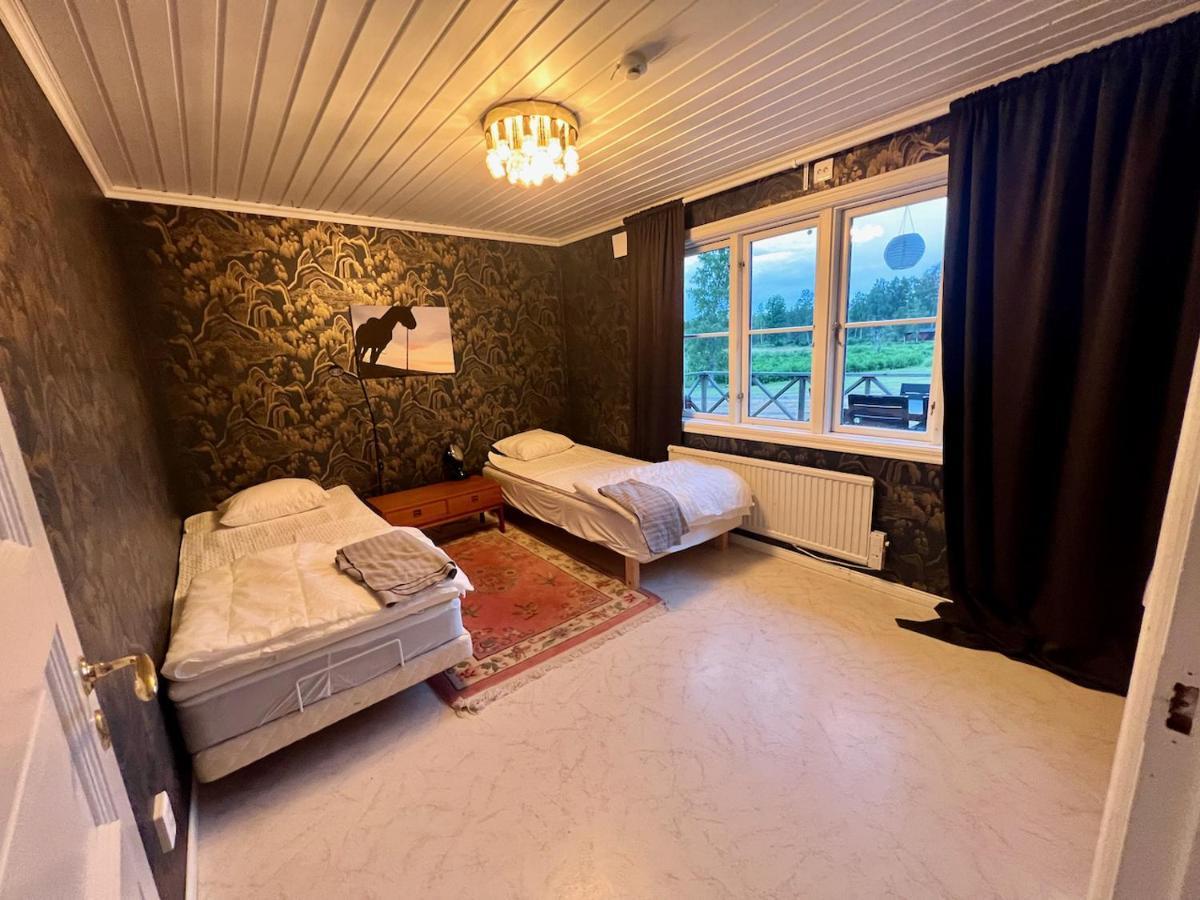 Idylliskt Hus Med Sjoeutsikt. Villa Östhammar Kültér fotó