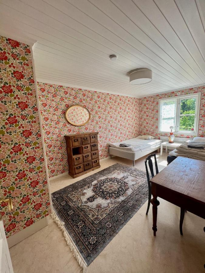 Idylliskt Hus Med Sjoeutsikt. Villa Östhammar Kültér fotó
