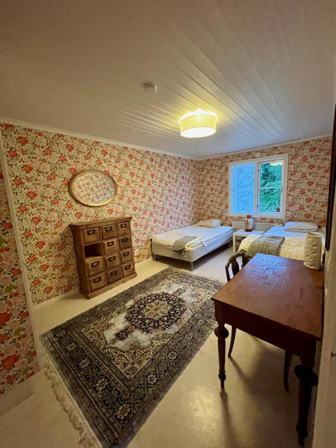 Idylliskt Hus Med Sjoeutsikt. Villa Östhammar Kültér fotó